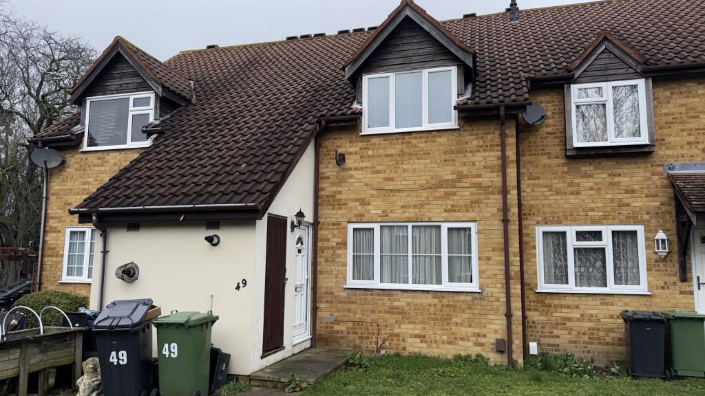 Lot: 107 - VACANT PURPOSE-BUILT FLAT FOR INVESTMENT - External image of Front